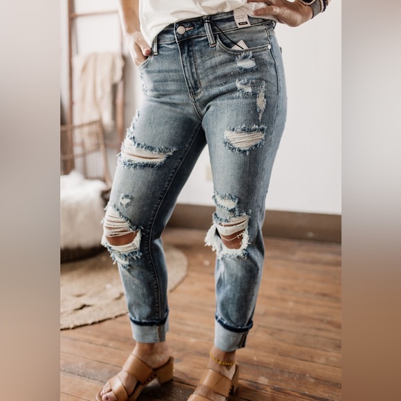 Judy Blue Denim - JUDY BLUE MID RISE DESTRUCTED BOYFRIEND JEANS